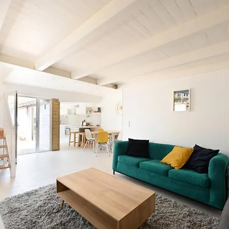 Maison De Vacances Avec Cour Et Confort Moderne Au Centre De - Fr-1-434-95 Saint-Clément-des-Baleines