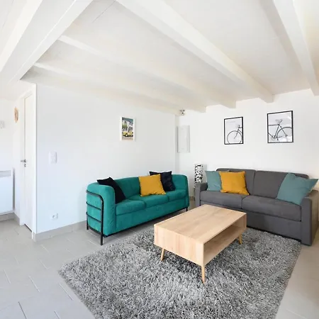 Casa de Férias Maison De Vacances Avec Cour Et Confort Moderne Au Centre De - Fr-1-434-95 Saint-Clément-des-Baleines