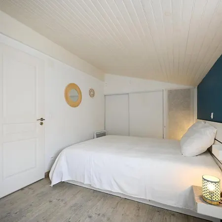 Maison De Vacances Avec Cour Et Confort Moderne Au Centre De - Fr-1-434-95 Casa de Férias *
