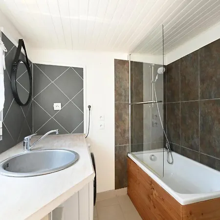 Maison De Vacances Avec Cour Et Confort Moderne Au Centre De - Fr-1-434-95